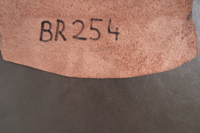 Rindlederhaut 5,99 m², dunkelbraun, 1,0-1,1 mm (BR 254-A) Polsterleder