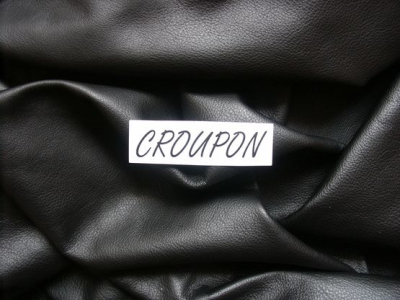 Foto der Oberfläche von schwarzem genarbten Leder von CROUPON Dresden