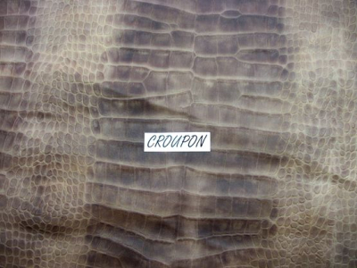 Rindleder mit Krokodilprägung, braunrot changierend, 1,09 m², kopfgedeckt, Täschnerleder