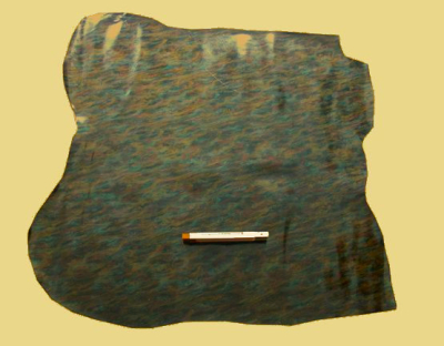Täschnerleder Anschnitte, farbig marmoriert, glänzende Oberfläche, 0,76 m², zugfest