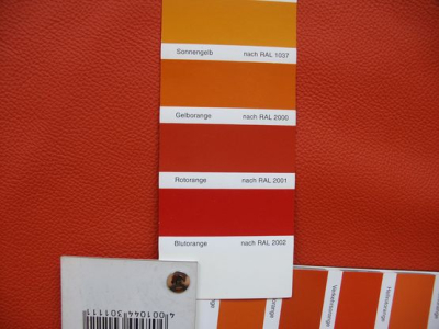 Orangenes Leder, ideal für Bastelarbeiten und Bezüge von Stühlen - RAL 2001