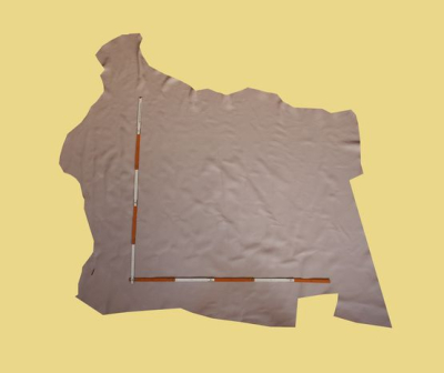 Anschnitt Rindlederhaut heller Fliederton, 1,50 m², Polsterleder (RO 182)