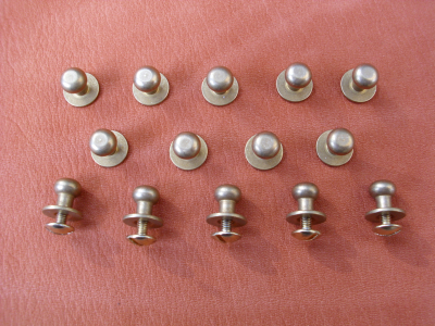 Patronentaschenverschluß, Knopfniete in messing o. messing vernickelt