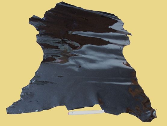 Täschnerleder, Lackleder, schwarz mit metallischem Schimmer, 0,57-0,88 m² zugfest