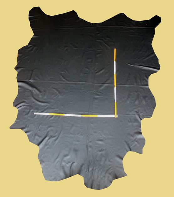 Aniline Rindlederhäute 5,82-6,52 m², schwarz-braun (coal) 1,3-1,4 mm, Polsterleder (S 237)