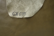 Rindlederhaut 6,33 m², gelboliv, 1,6 mm (GN 039) Polsterleder